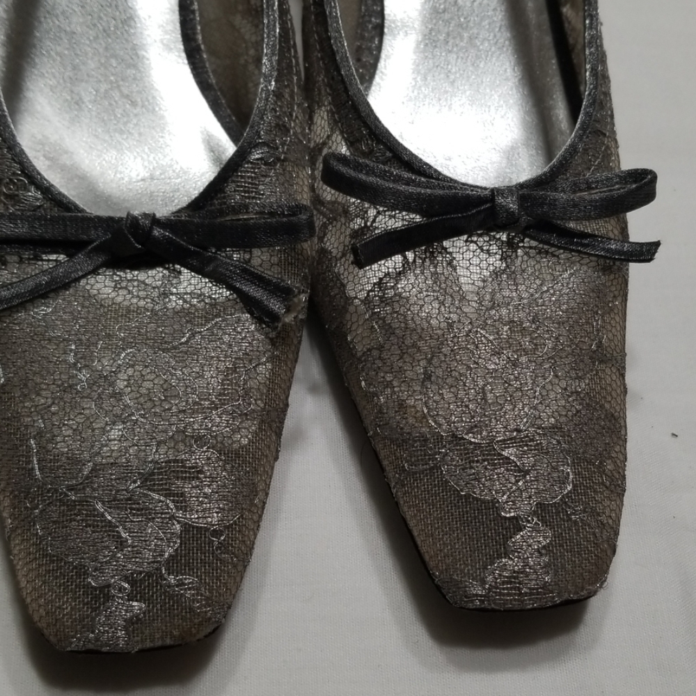 Stuart Weitzman Silver lace pumps - Picture 7 of 7